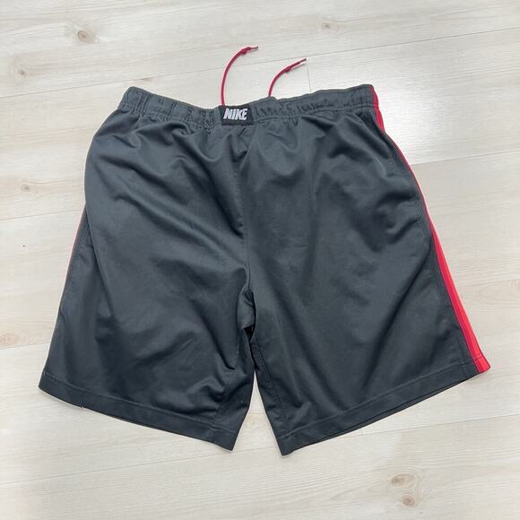 Nike Shorts Mens Large Black Red Swoosh Athletic Basketball Gym - Picture 2 of 8